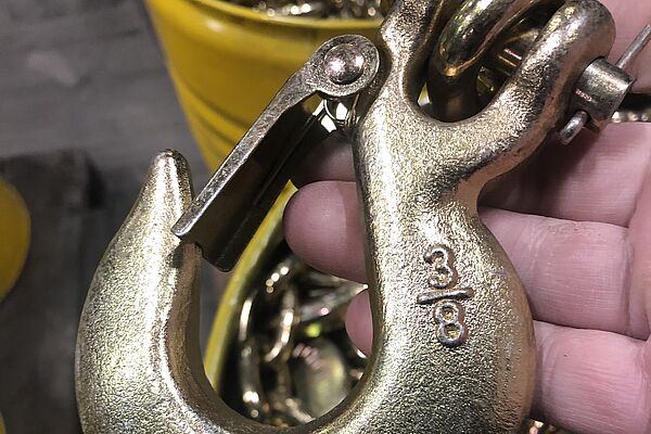 CLEVIS SLIP HOOK WITH LATCH